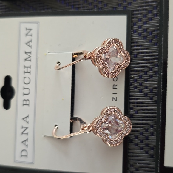 DANA BUCHMAN BRAND WOMEN'S FASHION JEWELRY BUNDLE OF 8 PAIRS OF PIERCED โฆ - Picture 2 of 14